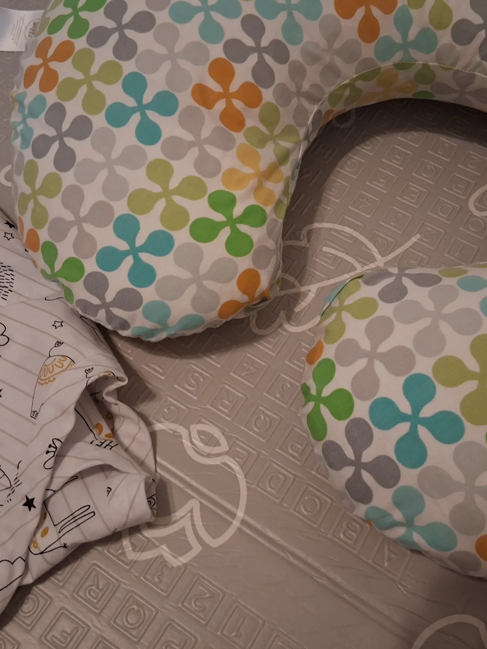 Nursing Pillow with 2 Covers